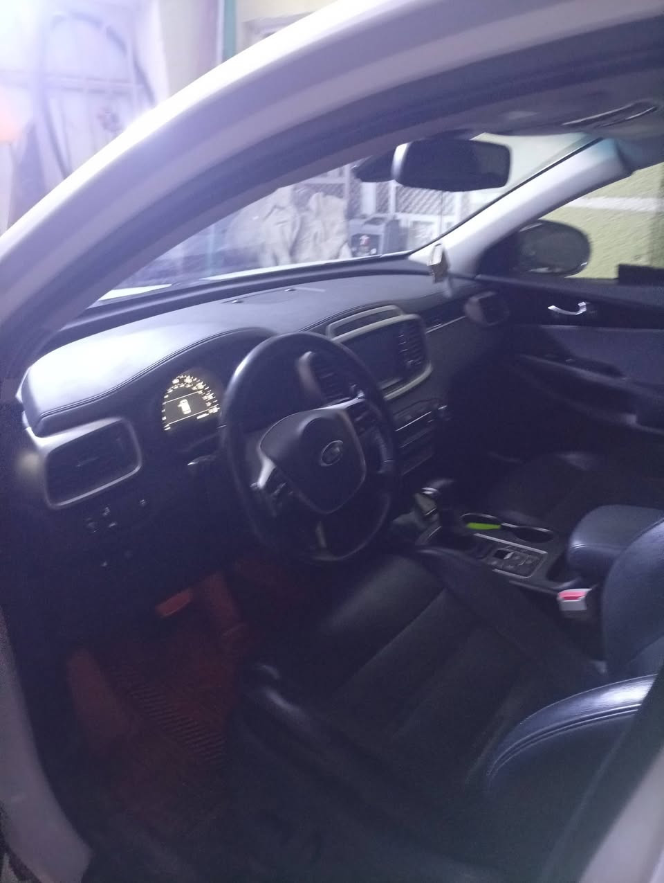 سلام عليكم سورينتو مديل 20امريكي السياره بيهه صفحه مرشوشه والبنيد كشنات كهربائي جنطه كهربائي السياره خير من الله مكفوله محرك كير حداديه6سلندر***********السعر شدتين 70وبيهه مجال
