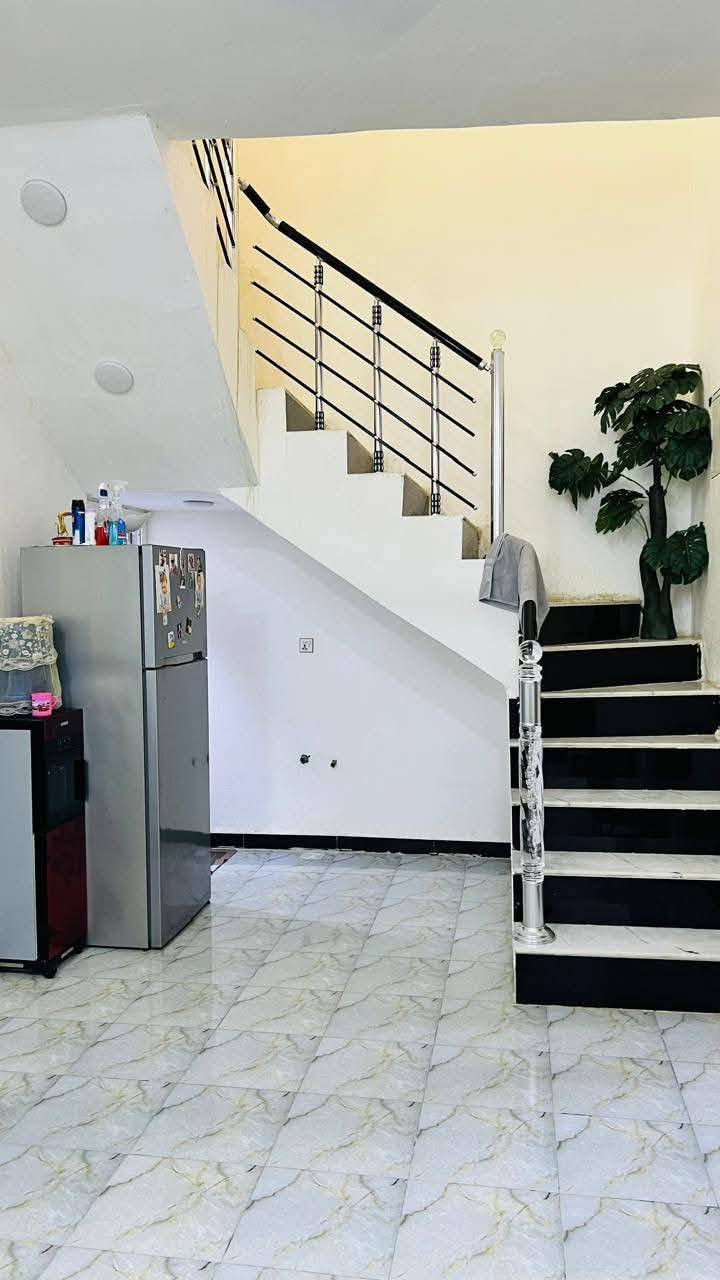 دار سكني #للايجار🏠

موقعه الديوانية #الاسكان_شارع_مكتب_الحياة 
البيت بناء حديث ونظيف كلش البيت طابقين 
يحتوي الطابق الاول علئ غرفه نوم وصاله ومطبخ وصحيات واستقبال وطارمه زغيره 
يحتوي الطابق الثاني علئ غرفتين نوم وصاله 

 #للاستفسار اكثر 
#واتساب_اتصال_***********
أو مراجعه مكتب السند للعقار الكائن في الجزائر شارع المطاعم مقابل مدارس التفوق الاهليه
