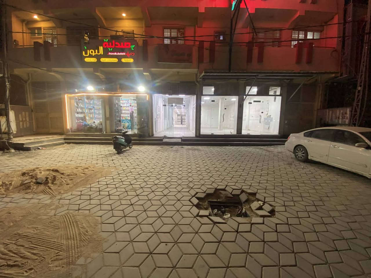 السلام عليكم عمارة مجمع طبي ويصلح ان يكون مستشفى اهلي او شركة او مصرف اهلي حاليا مجهزة  للبيع
VIP من عشرين عيادة مجهزات من سبالت ومغاسل تعليگ    وساحة انتظار المراجعين واجهه 20 نزال 40 الطابق الارضي عيادات والطوابق الثاني والثالث بناء على شكل بيت وايضا مجهزات من كل شي للاستفسار الاتصال على الرقم 
*********** ابو يوسف،
