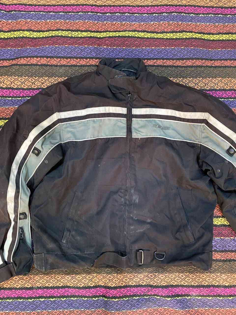 السلام عليكم طلعتلي قماصل مال دراجات ناريه فول كسارات القطعه ع 25 الف مكاني بغداد البلديات *********** واتساب
