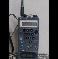 Sony ICF-AIR7
راديو طيران سوني ياباني الصنع سنه1985
من اجمل النوادر اليابانيه بنظافه عاليه 
الراديو موجه للهواه يحتوي على مميزات كثيره
للاستفسارمراسله الصفحه
***********
