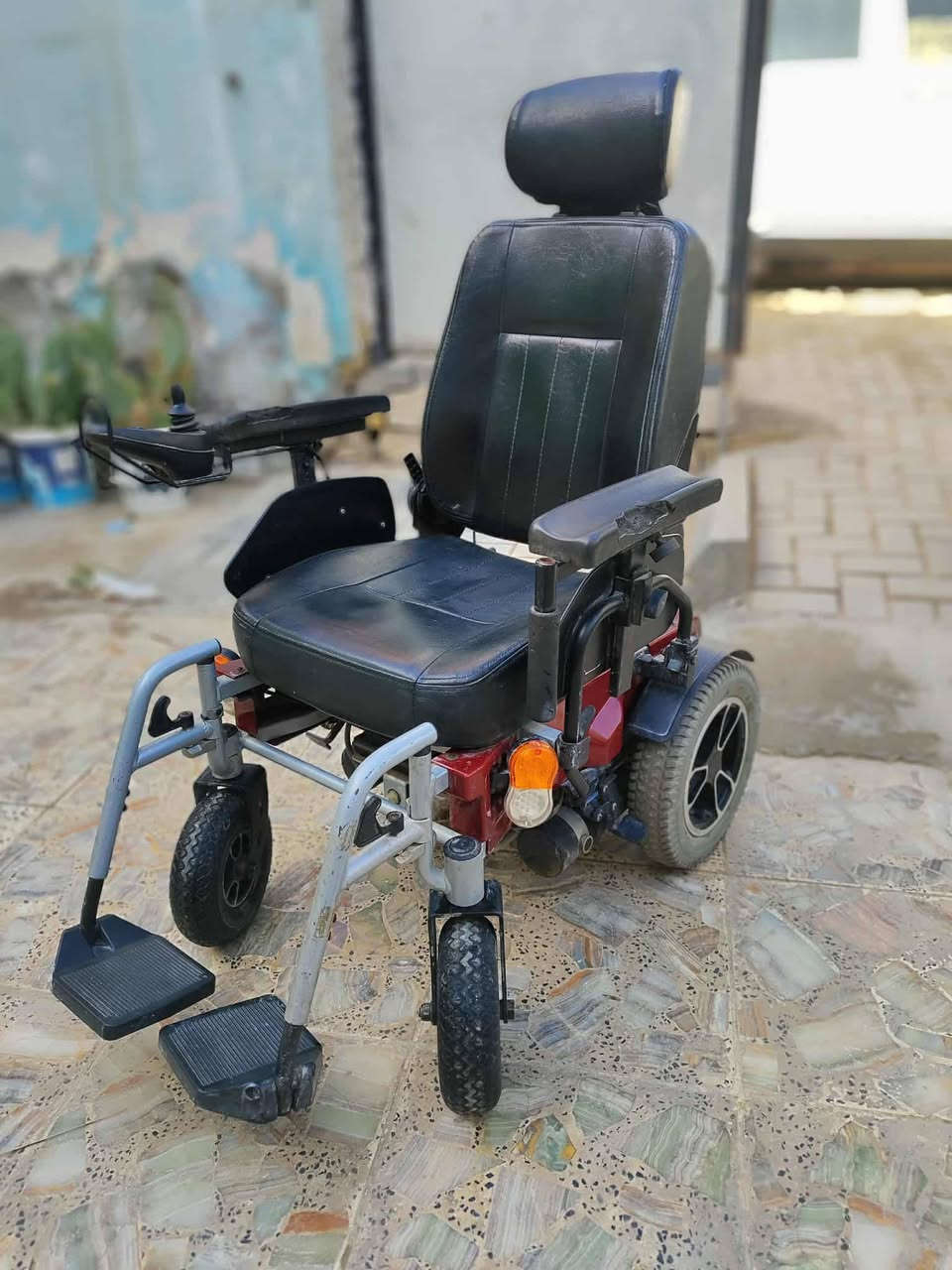 عربانه شحن للبيع نوعيه جيده جداً مستعمله نظيفه بطاريات جدد الشراي يتصل على الرقم ***********
