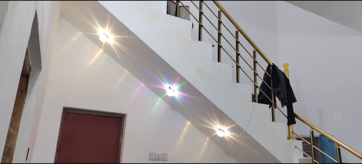 بيت زراعي200 م بناء 2025 بلوك كهربائي غرفتين 5×4 هول 6×4 مجمع غرف4×4 مطبخ4×4 ديوانيه 6×4 حمام 🛀 عدد 2  شوارع سبيس 8متر تقريبا +ماي وكهرباء 5خطوط  +مولد الاسكان الصناعي البوعظم بين الجسرين عبر سكه القطار شارع تبليط السعر 47  الاتصال صاحب البيت ***********
