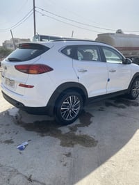 توكسان 2019 خليجيه وكالة ( الگاصد )  بيها صبغ حافة البنيد الجهتين وشبر...