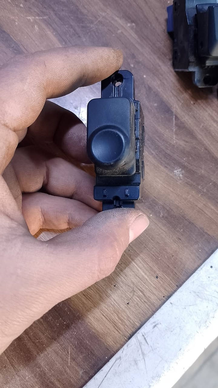 دكمه جامه ريو مضلع . اكسنت مضلع 
القطعه ١٠ الاف 
اصلي تفصيخ 
بغداد الامين شارع المعلمين محل القسواء 
***********
