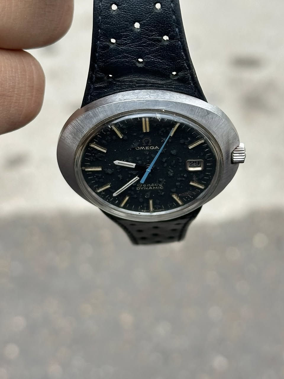 السلام عليكم نوادر الامكا الداينمك نصب تكويك وليس اوتو يعني نواد
قطر ٤١ 
الساعة اصلية بل كامل جامة وبك وسير ودكمة توقيت مضبوط. 
الساعة نضيفة جدا   السير يوجد بي اثر استخدام 
    

السعر ٤٢٠$ 
***********
