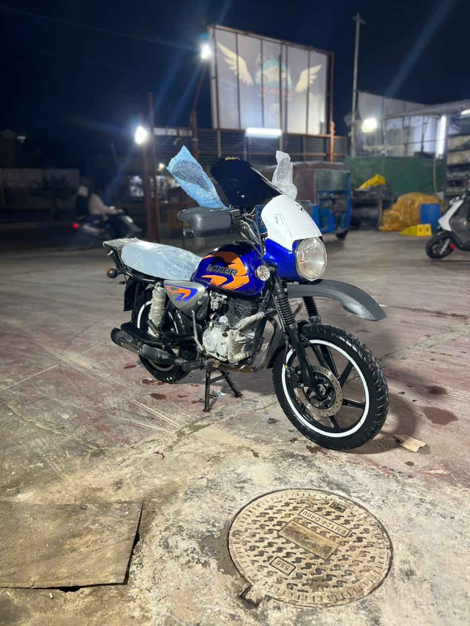 سلام عليكم بوكسر 2022 دراجة جاهزة أوراق كاملة سبعة
مكفولة كفالة عامة سعر 1350 وبيها مجال حك جية مكان حي اور ***********👋
