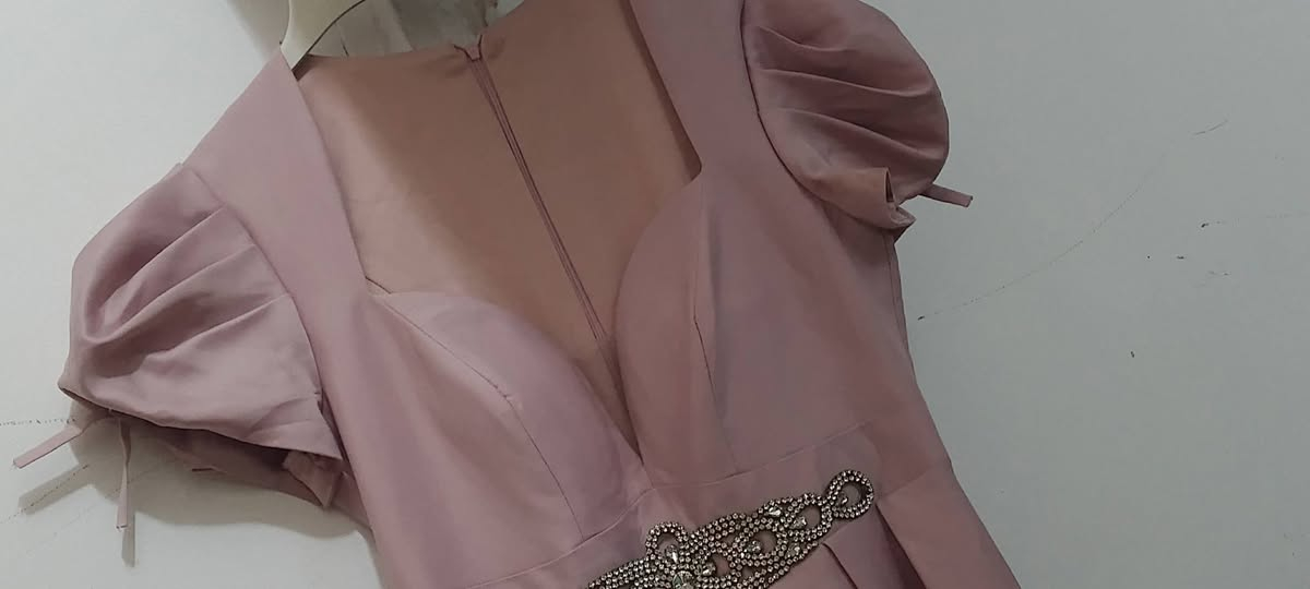 السلام عليكم
هذه بدلاتي كل وحده لابسته ساعتين لبسه وحده صدقا 
البدله البنفسجيه ماخذته 95 رايدته 40
و البدله البيجي و الاسود ماخذته 50 بيه شخطات و مباشره عليهن أريده هسه 20
و هذا ثوب العقد ماخذته 50رايدته 25
يلبسن قياس 40
يعني وزن الحد 58


**إذا كنت صاحب هذا الإعلان وتريد حذفه لأي سبب، رجاءا أرسل رسالة إلى الدعم الفني**