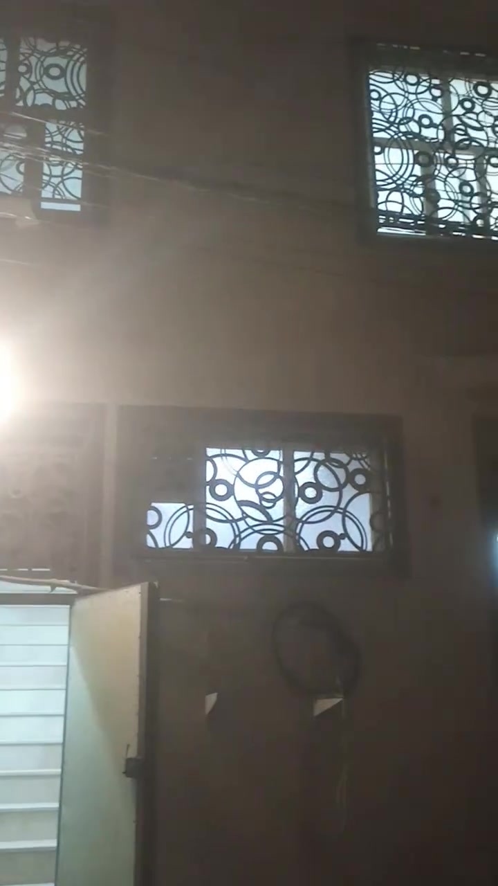السلام عليكم شقه للايجار طابق ثاني مكانه بحي العباس بلفرع الثاني علحولي علشارع صايره تحتوي غرفتين نوم وباقي الملحقات كلش راقيه ومكانهه كلش حلو ايجاره قفل 300 ولعائله صغيره ***********
