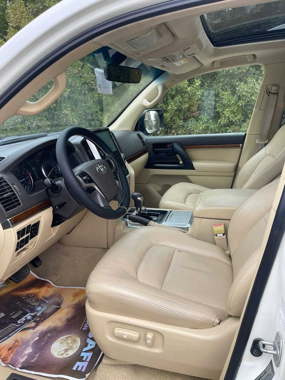 سلام عليكم للبيع لاندكروز مديل 2016 رقم بغداد مواصفات GXR محرك 8 سلندر مكفوله كفاله عامه محرك كير ماعده بارد شبر السعر 420 الاستفسار ع رقم ***********
