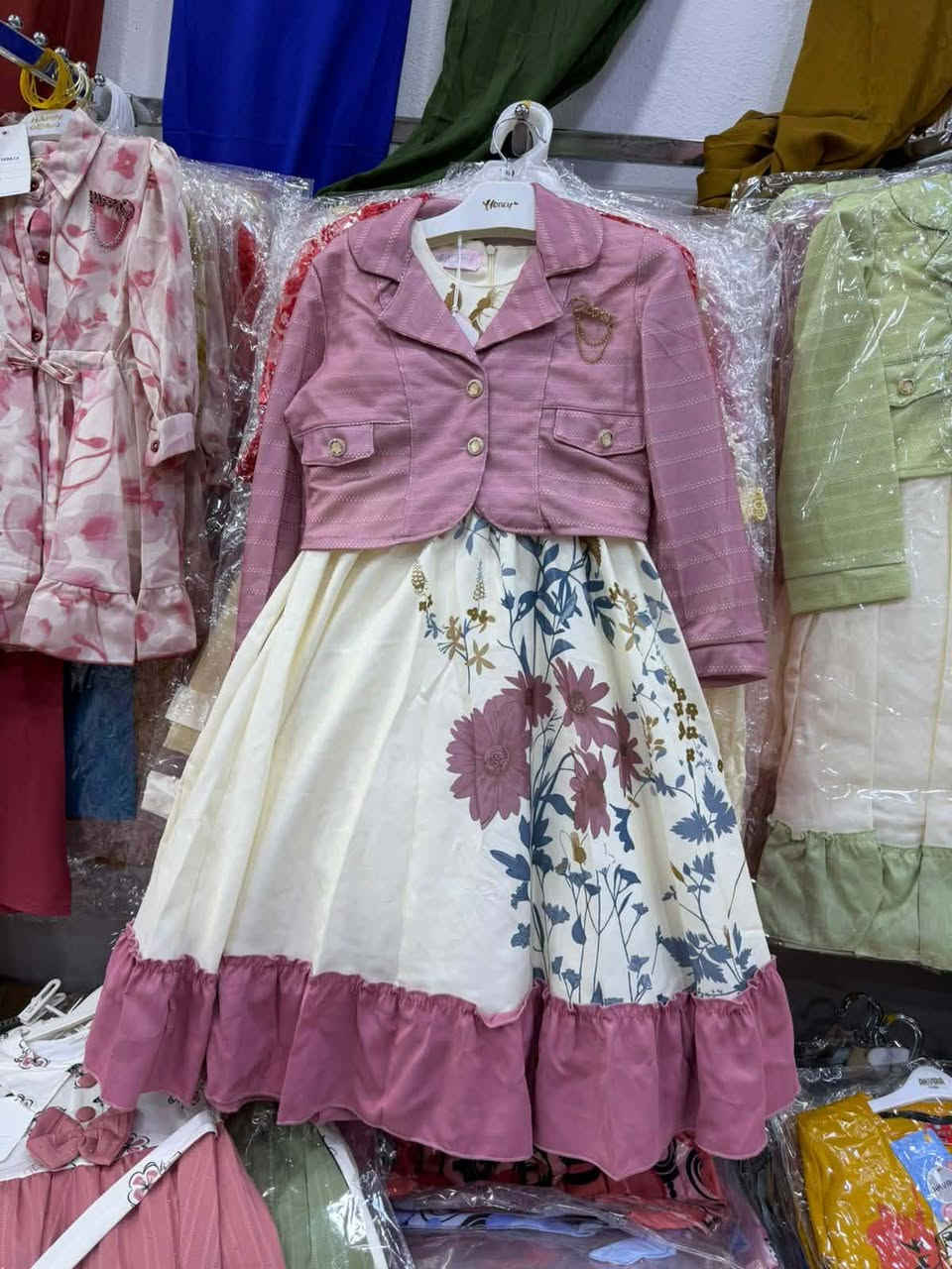 فستان بناتي 
العنوان حديثه ناحيه براوانه قرب اسواق الحاج عامج 

توصيل جميع المحافظات 
للطلب والاستفسار مراسلة الصفحة او الاتصال واتساب 
***********
***********
