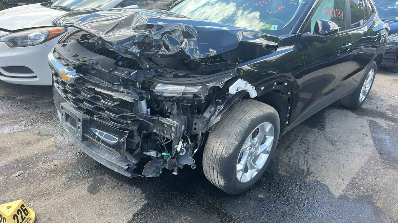 تراكس ٢٥حادث جاملغ وبنيد الباقي مكفوله وارد امريكي ماشيه ٤٠الف ١٥٥ وبيه مجال
***********
مكان السيارهوبصره
