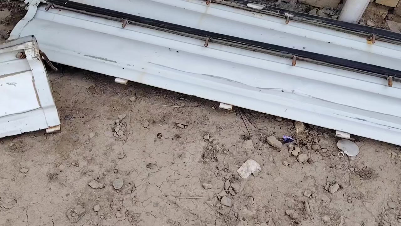 صفاحيات وباب خلفي بومه 2017 مغلفات بيهن لاستيك الجهه اليمنه بيهه شخط بسيط للتواصل ***********
