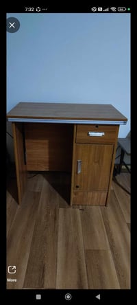 ميز مكتب • مستعمل • نظيف