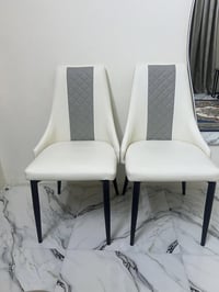 كراسي جلد • عدد ٢ • بدون كسر