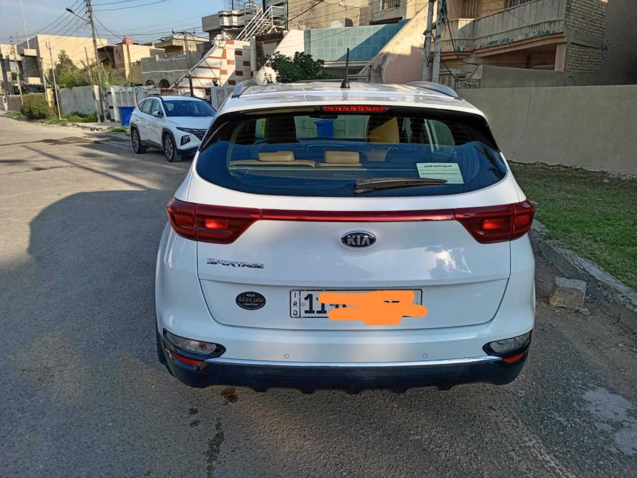 السلام عليكم للبيع كيا سبورتج موديل 2019 مشتريهة بسنة 2020 خليجي بيهة بارد بسيط باب الخلف السايق ومعدل Bdr المواصفات حساس امامي خلفي قطعتين تبريد تحكم ستيرن وباقي المواصفات المعروفة ماشية 91 الف تايرات جدد وباتري جديد السعر 178 وبيهة مجال بسيط للاتصال ***********
