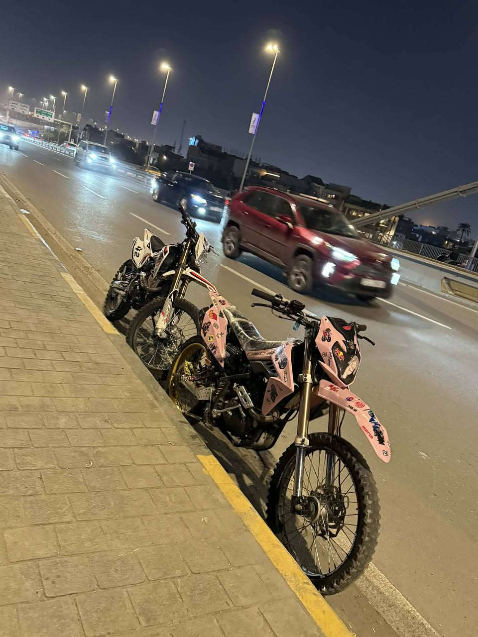 السلام عليكم قفاز ماتركس مكينه ربع دراجه تجفيت جديد بعدهه حتى يم المصلح ما مسحوكه دراجه تخبل بس يرادلهه ترتيب خفايف دراجه حلوه وكاعده للبيع  ٧٥٠ مجال كلش بسيط حي الجهاد ***********
