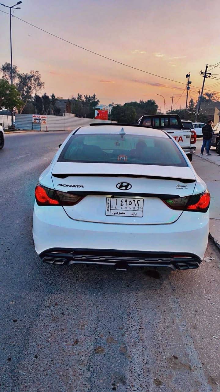 السلام عليكم 
سوناتا 2012 
2400 GDI
وارد امريكي 

فتحة سقف 
شاشة اندرويد + كاميرا
نظام ABS 
مانع تزحلق 
نظام ECO اقتصادي
بدون دوانز 
سيارة ماشية 247KM قابل للزيادة

تخم تاير جديد
باتري جديد
حدادية متوسطك
اذاين مكينة كله جديد 
منظومة تبريد جديدة
علبة فيتبم جديدة

قطع الصبغ 3 
(جاملغ يمين امامي مبدل + جاملغ خلفي جهة السايق حادث امريكا + جاملغ خلف السايق مجرد طخة بسيطة ومصبوغ) باب السايق بي بارد 

السيارة معروضة ب98$ 
مكان السيارة بابل 
***********
