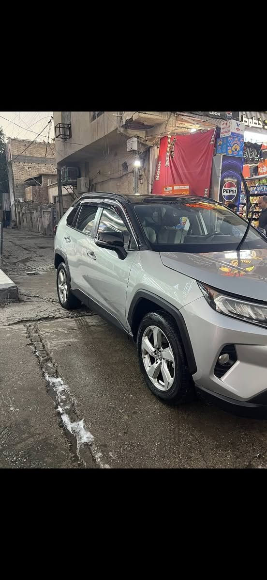 سلام عليكم  راف4موديل ٢٠٢١هايبرد ماشيه ٥٣ فول لمتدد بانورامه كاميرا٣٦٠درجه كشنات جلد تدفه تبريد.صندوك كهربائي بعد اهوايه مواصفات بيهه صبغ حزام ماعدا الصندوك.سعر قفل ١٧٠. مكاني بغداد. ***********
