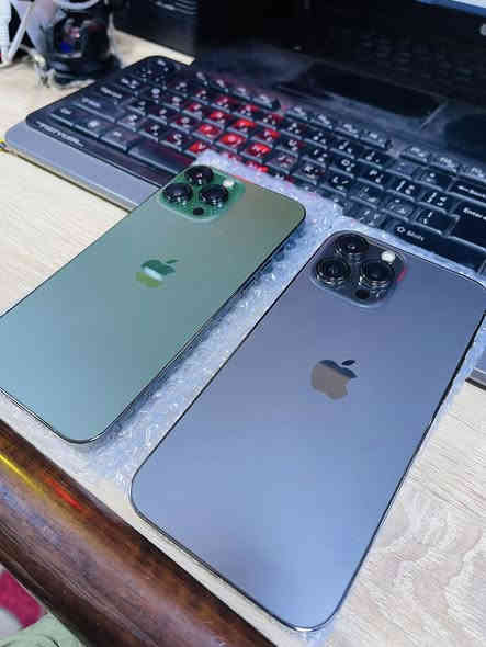 من رخصة الادمن🤍
ايفون 13 برو ماكس ذاكره 256 نموذج M نضافة 💯💯
بطاريه واحد 85 ولثاني 84 مكفولات من كلشي مع ضمان 
السعر الواحد 680 العنوان انبار فلوجه شارع الاطباء القديم
*********** واتسب
