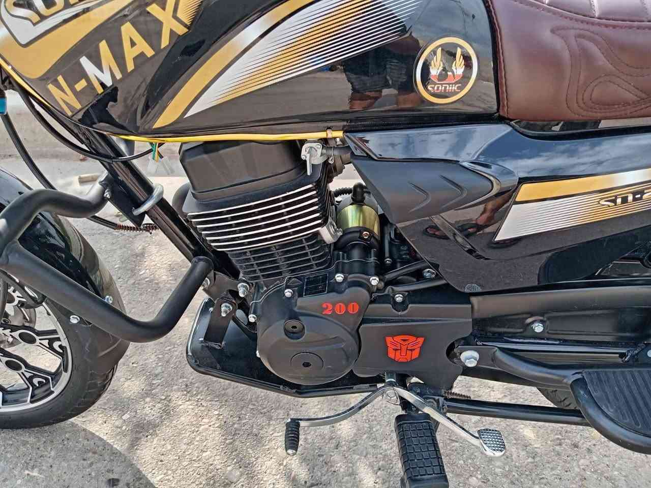السلام عليكم دراجة✅ سونك ماكس✅ موديل 2026🚀
صارحها شهر طالعه من الوكيل ول تبديلت دهن 
كفاله من الشخط🚀 المواصفات المكينه 200 دايوان بلاد
مسجل داخل الداشبول تشغيل بلوتوث تشغيل عن بعد 🚀سويج📻 سجين🚀 عدد ٢ بصمات ٢ وراق سكنر 
العنوان العماره حي الجامعة رقم صاحب الدراجه 
💰 السعر مليون( 200 )💰☎️***********
