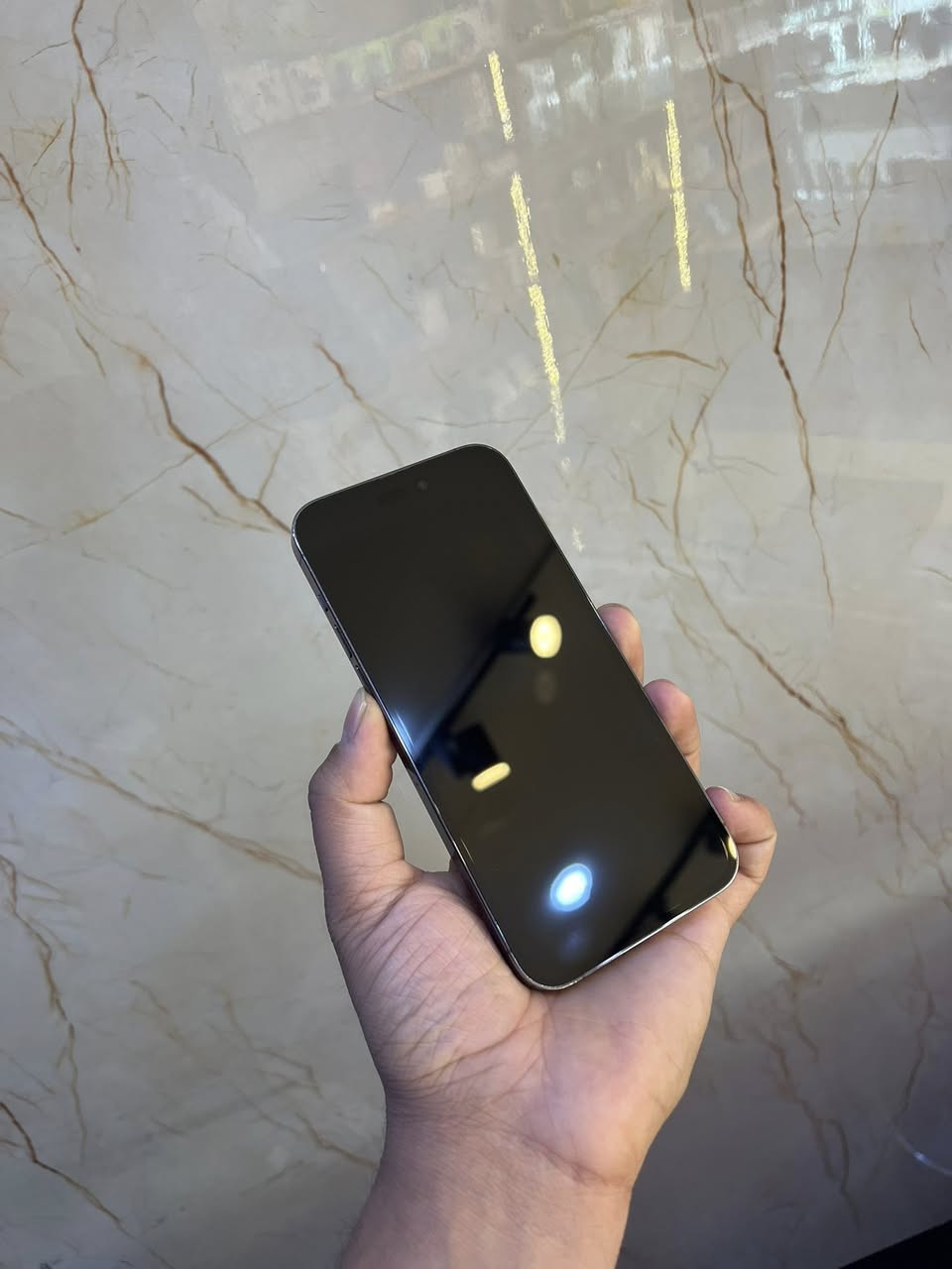 ايفون 14promax
ذاكرته 256 
بطاريه 92
نضافه 100/100
شرق اوسط عربي 
باكيت ضايع 
جهاز في وضع الوكاله 
مستبدل فقط شاشه وكاله وكاله 
وجهاز بوضع السليم كلشي شغال بي عل فحص 
سعره 700 الف 
عنواني بغداد ***********
