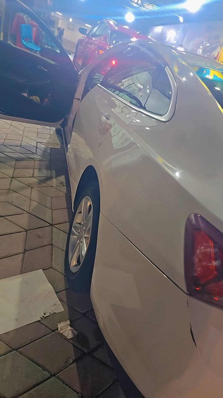 ماليبو ٢٢ ls 
بدون ايرباك قطعه وحده صبغ
ماشيه ٦٠ الف ميل 
السعر ١٣٠ 
الامين الثانيه 
***********
