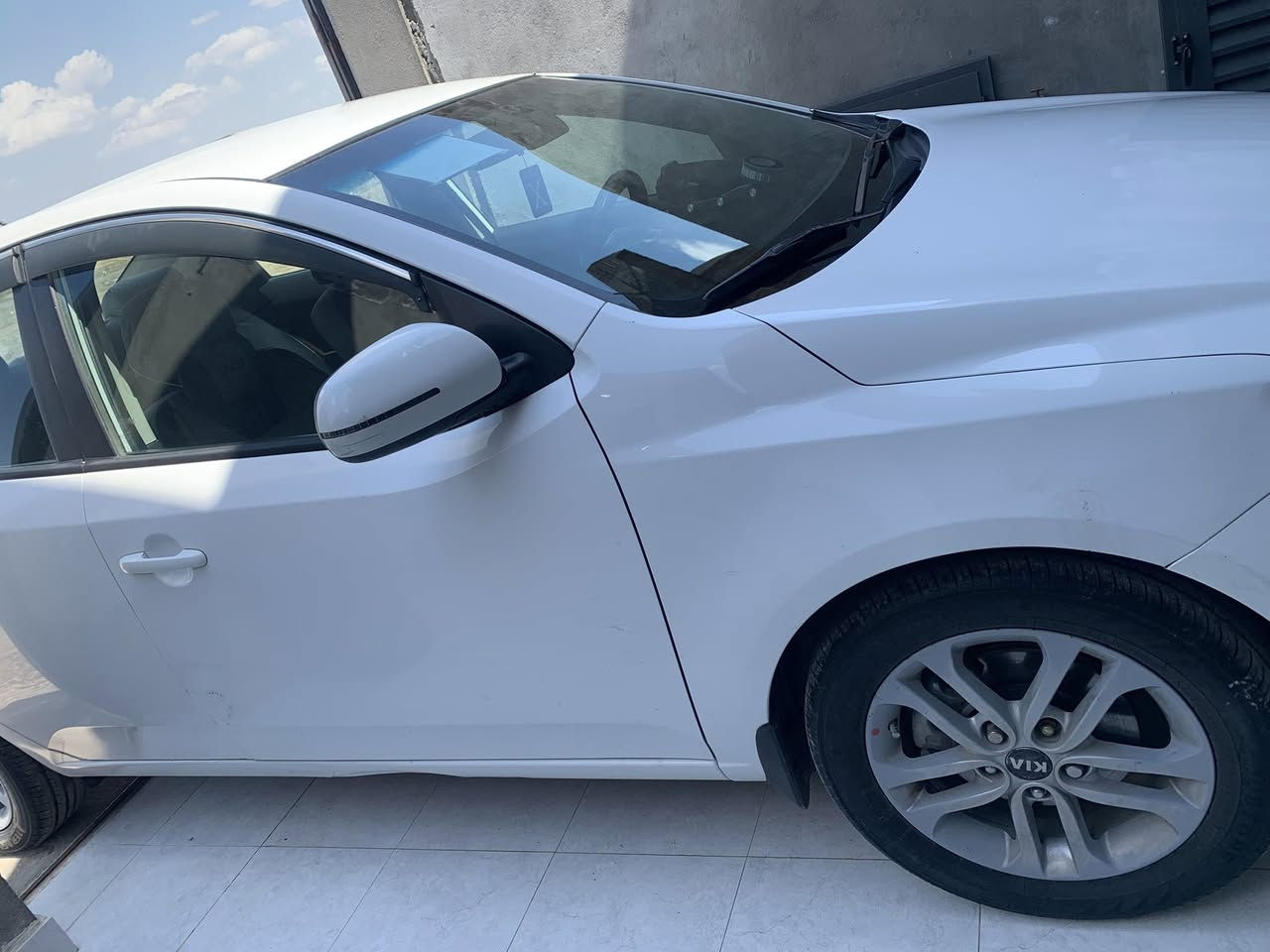 السلام عليكم كيا سيراتو 2011 خليجي رقم بغداد تحكم ستيرن مري شفط شاشه كامره حساس خلفي خمسه ويل كب تخم تاير جديد باتري جديد صدر امامي خلفي جديد تبريد ثلج كير محرك كله بوضع الشركة سياره مال بيت جديده بيه بارد باب السايق بدون صبغ او تبديل سعر 102 بيه مجال بسيط ***********
