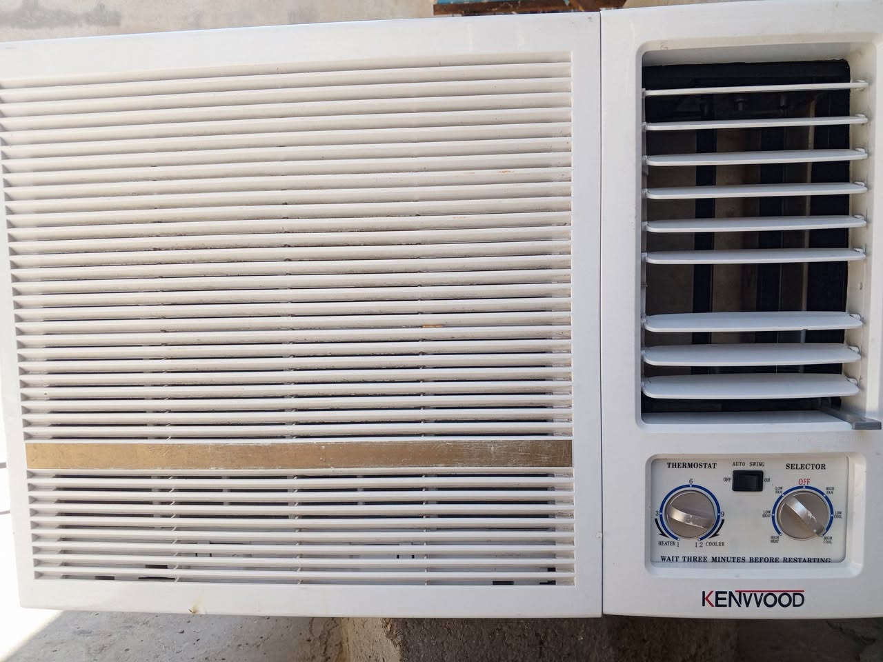 للبيع 
مكيف وندو نوعيه كنودد قياس 2طن جهاز يشتغل تبريد خير من الله سعره 250بي مجال مكانه الصويرة حي العسكري ‏‪***********‬‏

