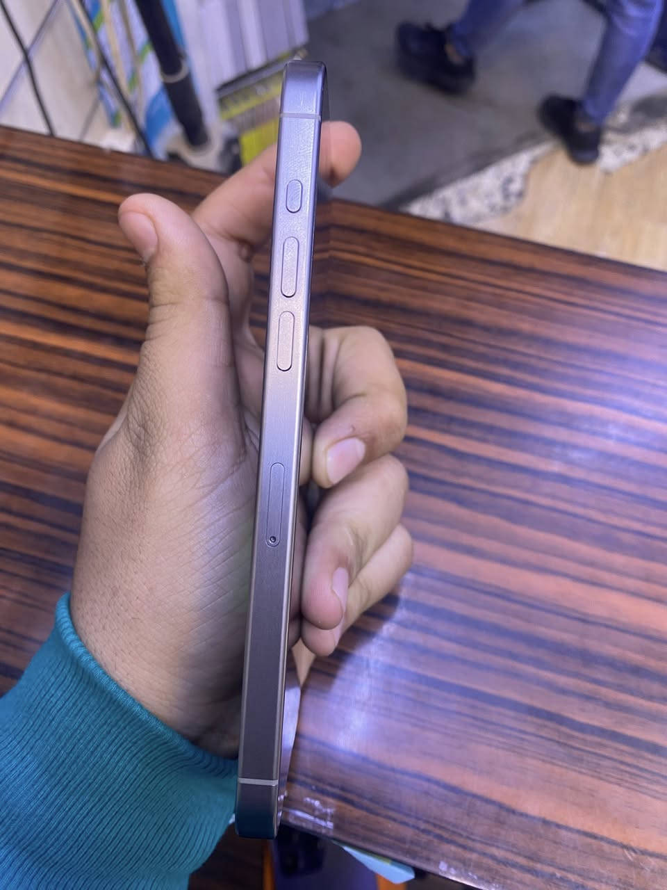 15 pro max جهاز نظافته كلش حلوه ممبدل بي اي شي تاخذه انطيك بي ضمان ١٠ ايام تفحص ب اي مكان وياه كارتونه ضمان وكالة APM بطاريه ٨٥ السعر:1100 الف المكان: تريد كاظميه او حريه متواجد بهل منطقتين للتواصل ***********
