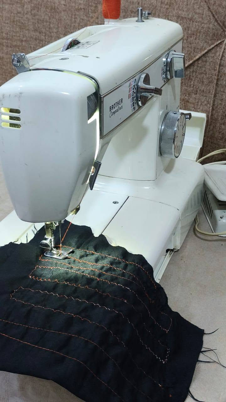 السلام عليكم مكينة للبيع نوع براذر كومبال الياباني الاصلية ام جنطة تخيط عادي وتخيط تتطريز 9 انواع جديده نظافه 90 بالميه الميز مو مالتها بس اشتريته الها رهمت الها السعر ب١٦٥ قفل ‪‏‪***********‬‏
