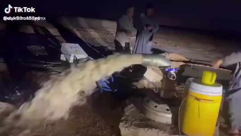 ***********
حفر الآبار الارتوازيه تصل الئ 100
وتجفيف المنهولات
تعبيرات الشارع
***********.
***********
