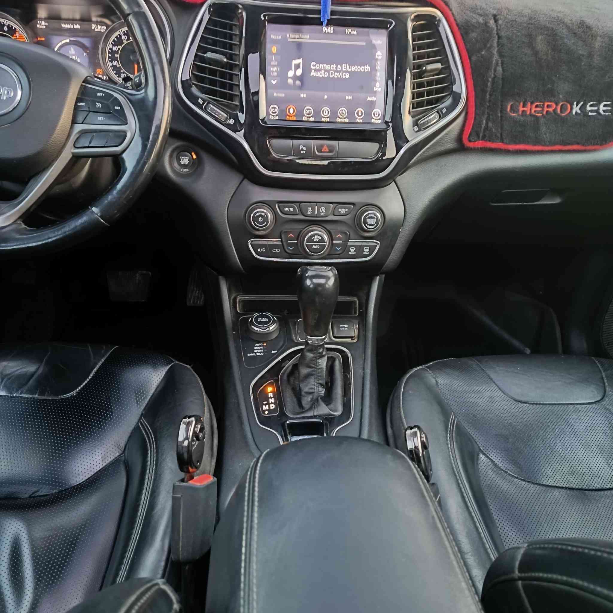 للبيع شيروكي موديل 2019 سياره   بسمي رقم النجف
6 سلندر
4*4
السياره جديده فول موصفات بصمه  فتحه كهربايات كلها تشغل

 تبريد تدءفه
تحكم استيرين تشغيل عن بعد

بيهاصبغ بنيد وجاملغات الاماميات
شاشه كبيره

السعر 140 ورقه
رقم الهاتف ***********
