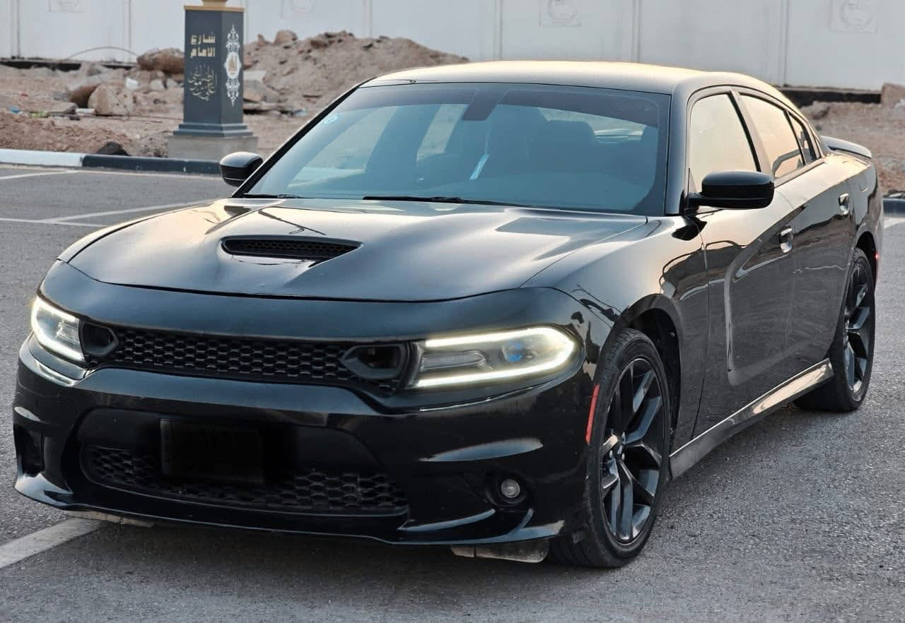 السلام عليكم 
جارجر 2020 اصل بغداد مكينه 3600 فول عدى الفتحه تشغيل عن بعد كشن كهرباء ابواب وجنطه بصمه شاشه جبيره 
سياره جديده ماشيه 80 حادثه جاملغ والبنيد محدث فقط 
السعر 195بيه مجال للاستفسار 
***********
***********
