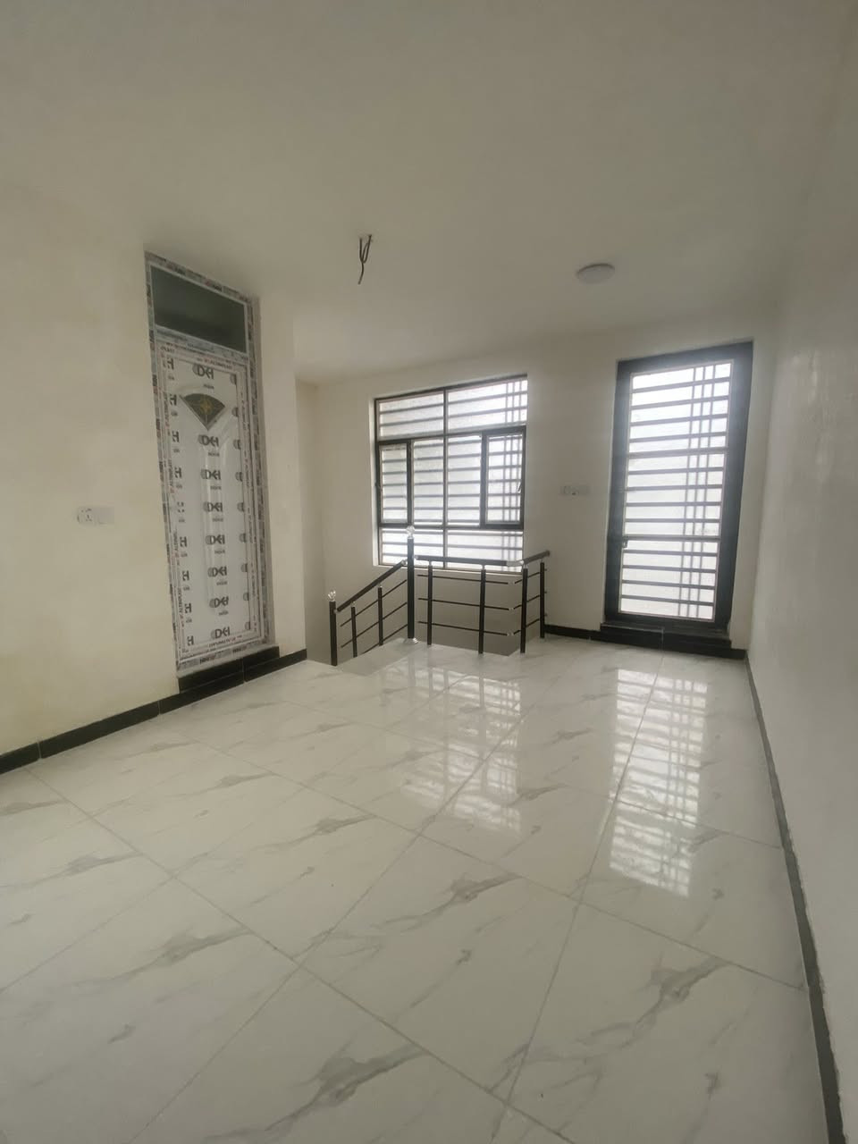 #لدينا_دار_للبيع مساحه 50 متر واجهه 5 ونزال 10  طابو زراعي سند 25 قرار محكمه البيت يحتوي على 2 غرف نوم و بيتونه كبيرة وصاله وستقبال ومطبخ   العنوان بغداد الدورة مدخل البوعيثه مجمع العدل 
هاتف ***********
