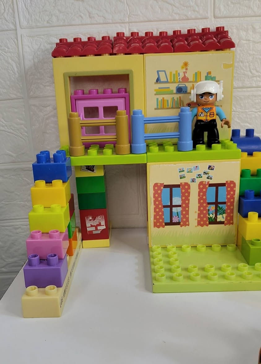 مكعبات احجام مختلفه اغلبها كبار هاي نماذج من القطع اعداد جدا كبيره 250 قطعه وزن ثقيل( قطع تخص الدراجات قطار توماس شخصيات شاحنه سياره جبليه تركتور وغيرها)


**إذا كنت صاحب هذا الإعلان وتريد حذفه لأي سبب، رجاءا أرسل رسالة إلى الدعم الفني**