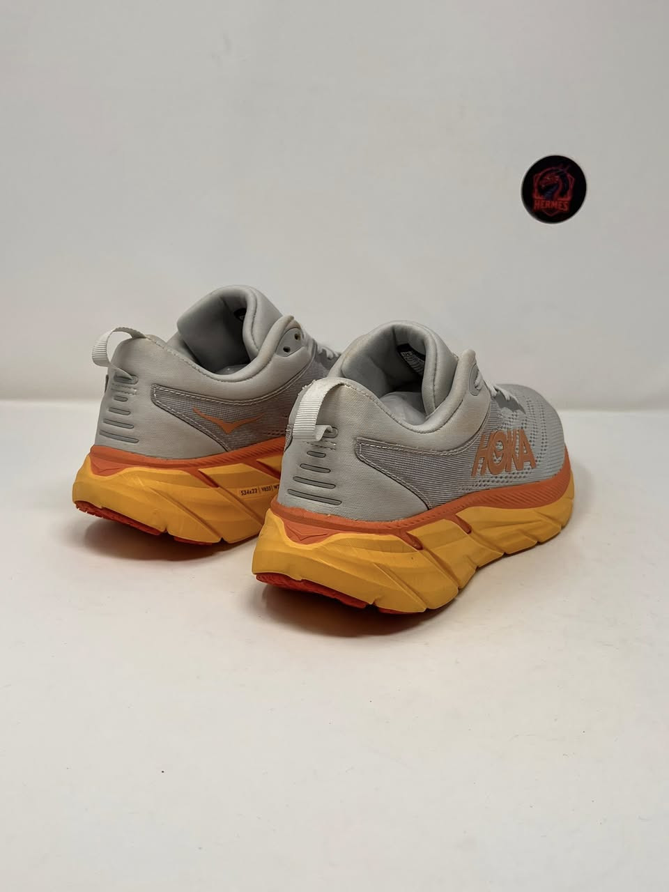 متوفر ✅
Hoka bondi 8
الحجم:42(26.5سم) 
الوصف: باله فيتنامي نظافة 💯، ميحتاج اكول شي عنهه بس القطعه للي يعانون وجع ضهر  والي يردون شي للمشي مسافات طويله لان القطعه طبيه بامتياز

السعر:  40  الف دينار عراقي.

🚚 يوجد توصيل لجميع المحافظات وجميع المناطق في العراق

ادخل انستا شوف القطع القويه المتوفره 
https://www.instagram.com/hermes.storex?igsh=MTQwdWQ4OTZ1YmxoMg%3D%3D&utm_source=qr


**إذا كنت صاحب هذا الإعلان وتريد حذفه لأي سبب، رجاءا أرسل رسالة إلى الدعم الفني**