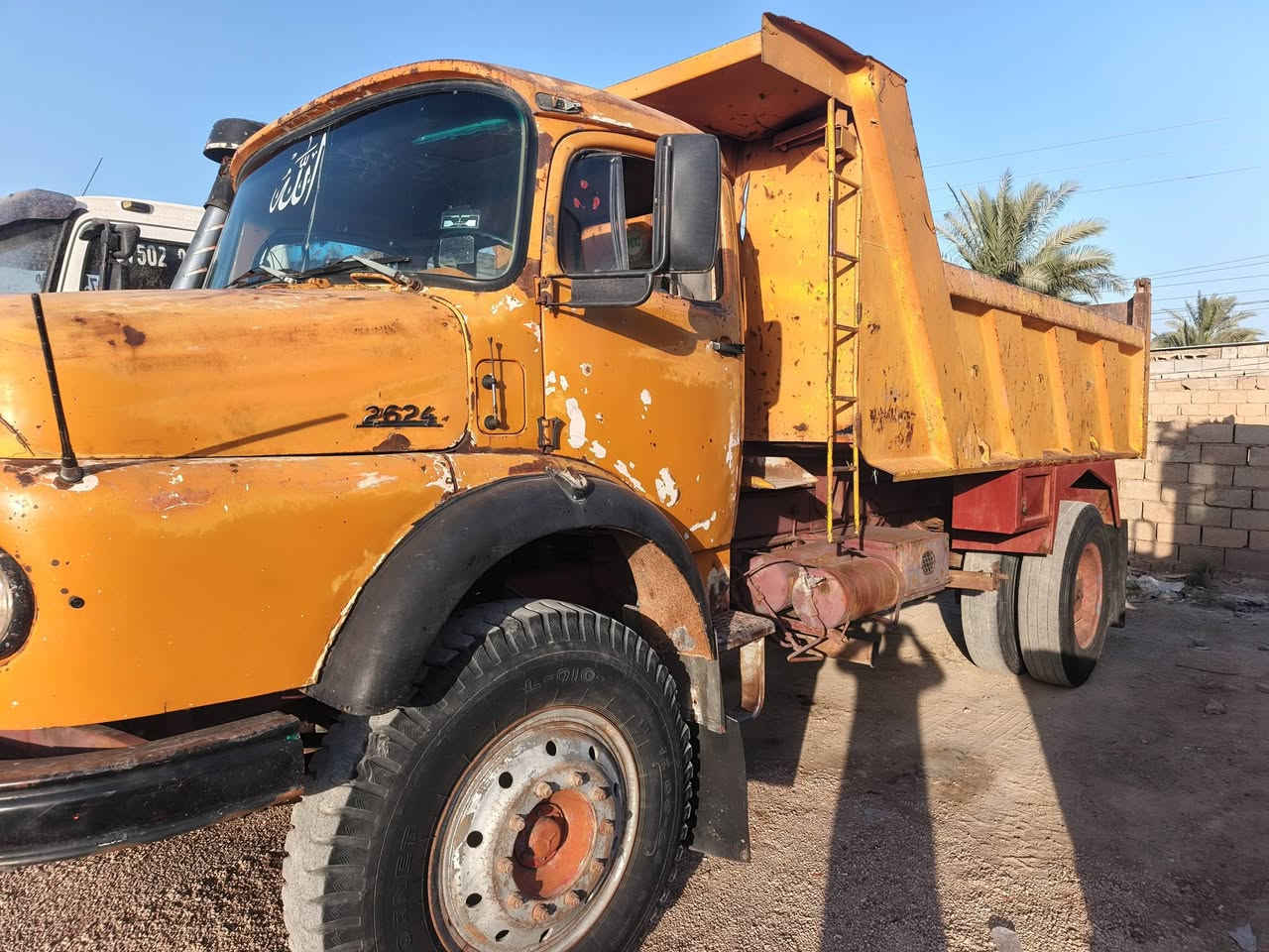 اقجم مليار موديل ٨١ كير محرك أكسل شاصي كفالة بدي بلادي الرمادي *********** السعر ٣٥ مليون وبي مجال
