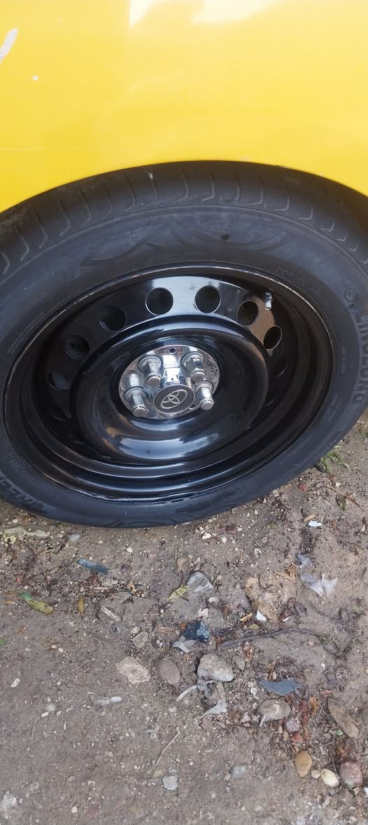 السلام عليكم شباب تخمين كورلا الأول ١٦/٥٥/٢٠٥ تخم تاير جديد والثاني ١٥/٦٥/١٩٥ وتخم تاير جديد للبيع اومراوس  الشمري يراسلني واتساب اوخاص مكاني بغدادهاتف ***********وبيه واتساب
