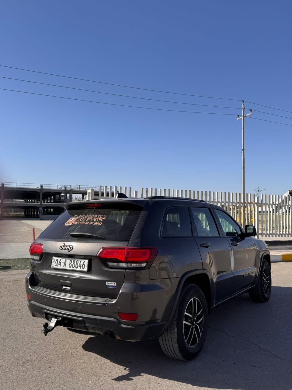 جيب كراند شيروكي فئه 1941 
السيارة باسمي تحويل ثاني يوم 
مكاني ذي قار
فول مواصفات 
الموديل :2017
المحرك : V6.  3.6L . 
العداد : 140 m
رقم بصرة بأسمي

سعر ٢٠٠وقابل للتفاوض
 
المواصفات :
* دفع رباعي 4x4 . 
* قيادة ذاتية عند المنعطفات. 
* رادار مانع تصادم خلفي.  
* نظام تحذير عند تجاوز السرعة المحددة. . 
* مرايا تعتيم ذاتي. 
* نظام الصوت عملاق
* سقف فتحه
* شاشه كبيرة
* المصابيح الأمامية زنون .
* كشافات الضباب زنون . 
* دخول ذكي. 
* تشغيل عن بعد .
* الصندوق الخلفيي كهربائي .
* مقعد السائق كهربائية .
* المقاعد الأمامية تدفئة .
* حساسات خلفية . 
*تبريد خلفي امامي ثلج
* تدفئة ستيرن . 
* مانع تصادم خلفي .
* بلوتوث تلفون . 
* محدد سرعة . 
* نظام التشغيل والاطفاء الاوتوماتيكي .
* نظام بريك اوتماتيكي .
*مكينه وكير بلاد 
حادثها جاملغ امامي جهة السايق ومصبوغ بدون دواخل وبدون ايرباك وتبديل بنيد اثر شخوط
للتوصل ***********
