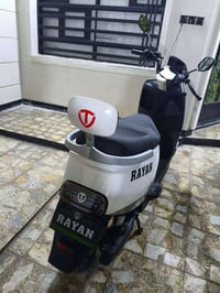 دراجه نوع تيسلا ريان نضيفه شخط مابيه استعال 12يوم بس دراجه كامله رايده...