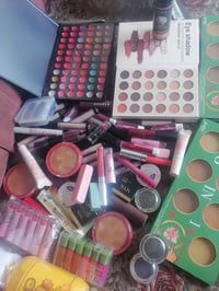 شلعة مكياج • ٧٢ قطعة