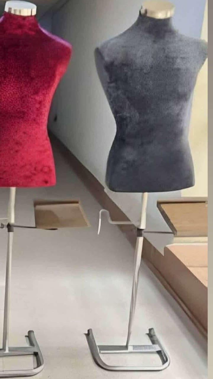 السلام عليكم مليكان ملابس رجالي للبيع 
نظافة 💯💯
السعر 65الف 
الرقم للتواصل :***********
