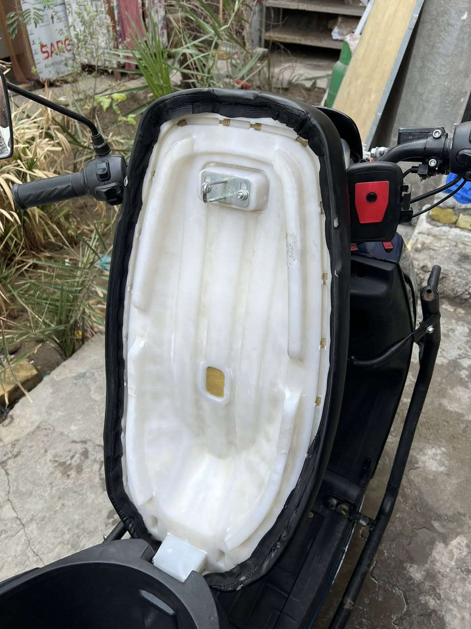 سلام عليكم دراجه شحن حجم لكبير هاي نضافتها وأي ستهلاك للملف أو للبطاريه ماكو فحص قبل البيع تمشيك اكثر من 40كيلو كهربائيات كلها شغاله  3سرعات بيها مكاني بصره شارع الوفود رقم الهاتف ***********
سعر ٦٠٠الف متوفر وتساب وتصال فقط
