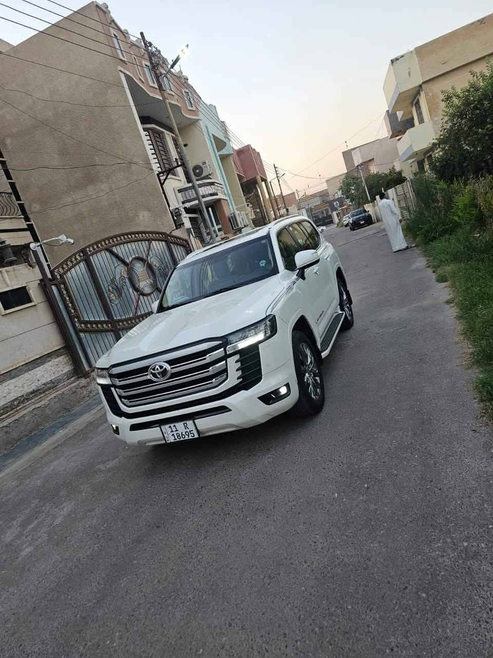 السلام عليكم عندي لاندكروز سياره جديده موديل 23 سياره كفاله عامه رقم بغداد دولي تحويل مباشر سياره ساز تنفس طبيعي ماشيه 20 ألف عنوان بغداد ولشراي يتصل على رقم ***********
