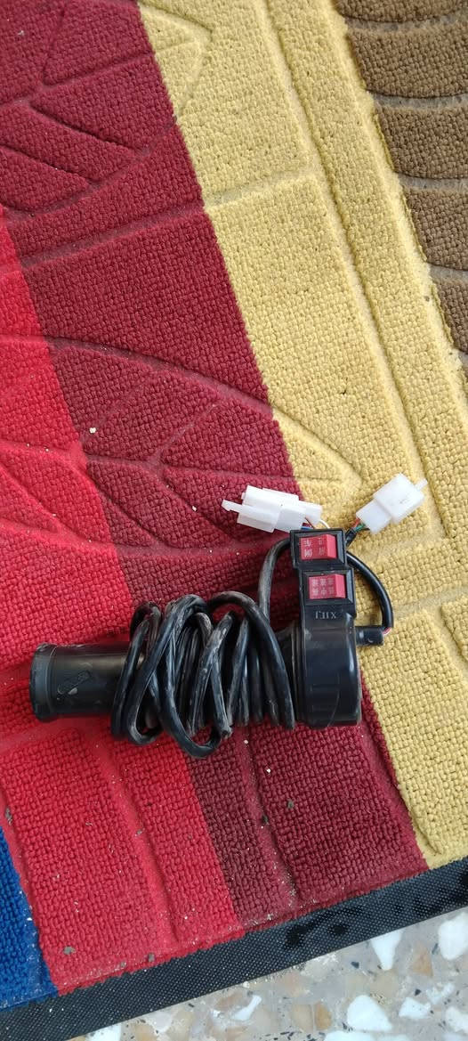 السلام عليكم اخوان عندي غراض احتياطيه وكما موضح بالصورة الي يحب يتصل ويدلل قيم واشتري هذا رقمي ***********
