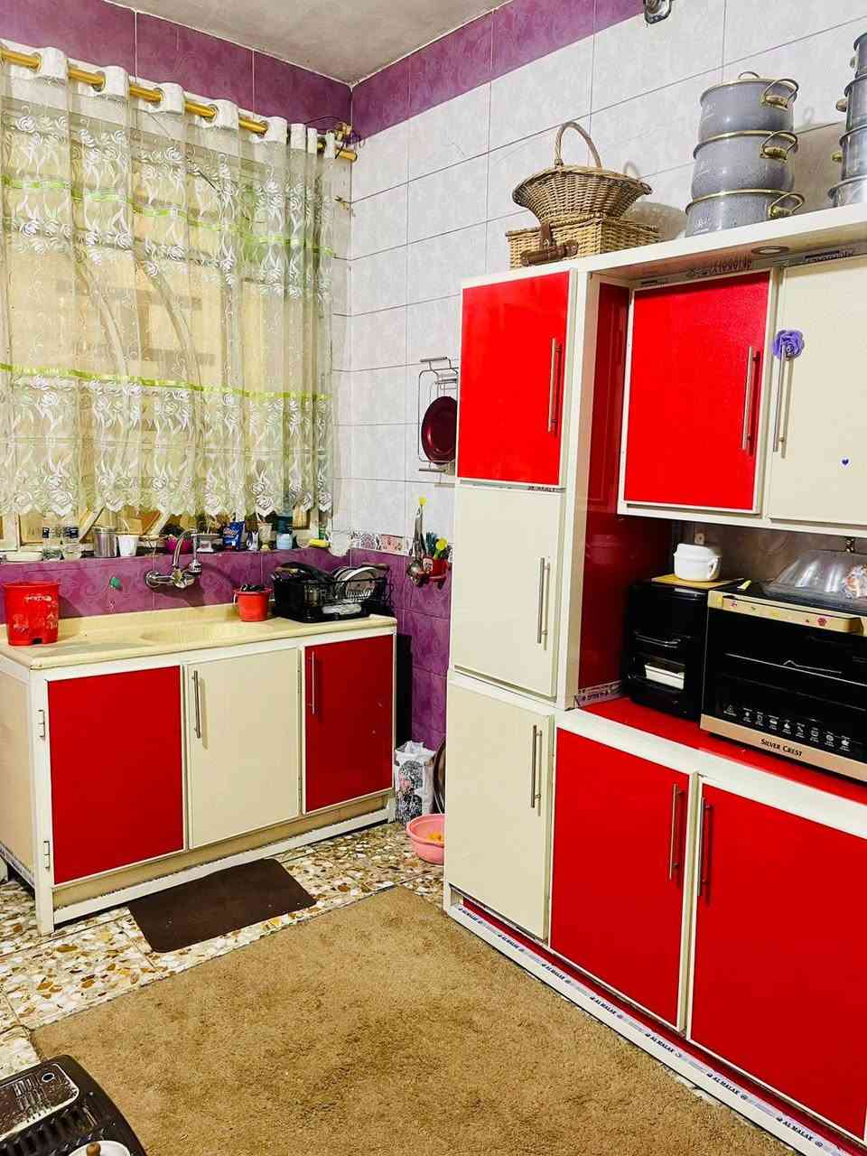 السلام عليكم بيت للبيع مساحه 100متر طابق ونص شارع 60 مقابل شارع أبو طيارة المربع الذهبي الاستفسار خاص ***********
