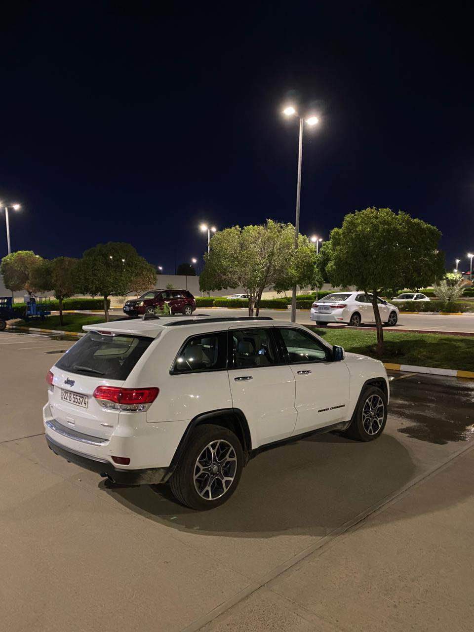 Jeep Grand Cherokee 2019 limited
جێب گراند چێروکی لمتد 2019
خەلیجی سفڕی کوردستان
94000 mile ڕۆیشتیە
تا بڵێی سەیارەکی خاوێنە 
پانۆڕاما
دەبلئەکسل
کوشین کارەبایی و جلد سارد و گەرم
سێ شاشە شاشە گەورە
کاڕپلەی و ئەندرۆیدئۆتۆ
ڕادار
بەسمە
ناو کرێمی
ڕەنگ سپی
ئۆتۆ ستۆپ
ئۆتۆ ستاڕت (لە ترافکلایت دەگوژێتەوە)
ڕاگری نشێوی
سبوغێکی کەمی هەیە

نرخ 275$
ڕەقەم *********** أربيل, العراق
