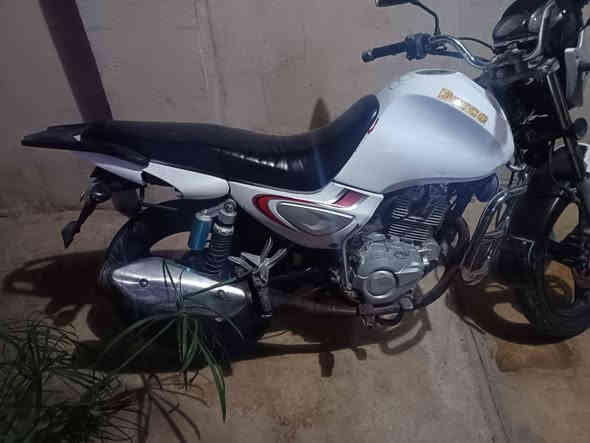 للبيع سنكي للبيع موديل 2017 أوراق كامله تخم تاير جديد محرك 150 مطور حلو اتصل ***********
