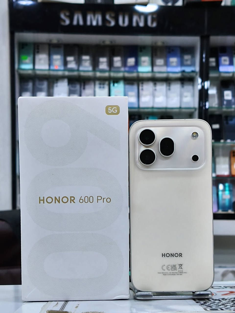 عملاق شركه هونر الجديد 
HONOR 600 PRO
مستعمل ايام نظافة 100٪

👈👈 السعر 900 الف 🔥🔥

مواصفات الجهاز 

🔵 المعالج snapdragon 8 EIite

🔵 شاشه 6.5 بوصه بدقه 120 هرتز AMOLED
🔴 ذاكرة داخلية 512 كيكا -  رام 12 كيكا
 
🔴 كاميرا  خلفية بدقه 200 + 50 + 12

🔵 كامرا اماميه بدقه 50 ميكا 

🔴 بصمه اصبع + بصمه وجه 

🔵  نظام التشغيل : اندرويد 16

🔴 مقاوم للماء والكسر بمعيار IP 69

🔴 يدعم التصوير بدقة 4K

🔵 بطارية 7000 مللي بسرعة 80 واط 

🔥🔥السعر 900 الف فقط

متوفر توصيل لجميع المحافظات 
***********

